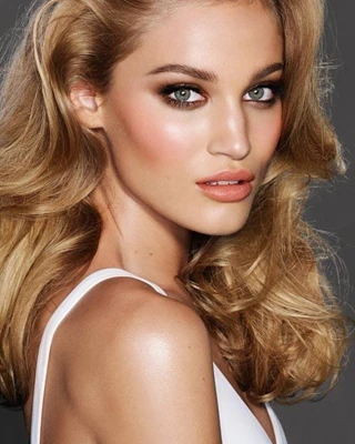 Học trang điểm đẹp từ bậc thầy Charlotte Tilbury.jpg