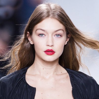 mái tóc dài bồng bềnh gigi hadid ft