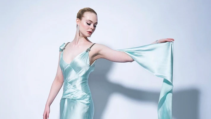 elle fanning diện thiết kế đầm gucci