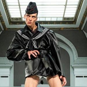 màn trình diễn catwalk độc đáo tại tuần lễ thời trang paris xuân hè 2020