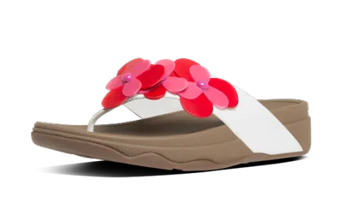 Đôi sandal với những ưu điểm vượt trội, được thiết kế bởi công nghệ sinh học MicroWobbleBoard, lớp đế với 3 tầng mật độ giúp người mang chống sốc, làm giảm áp lực lên đôi bàn chân và vô cùng êm ái.