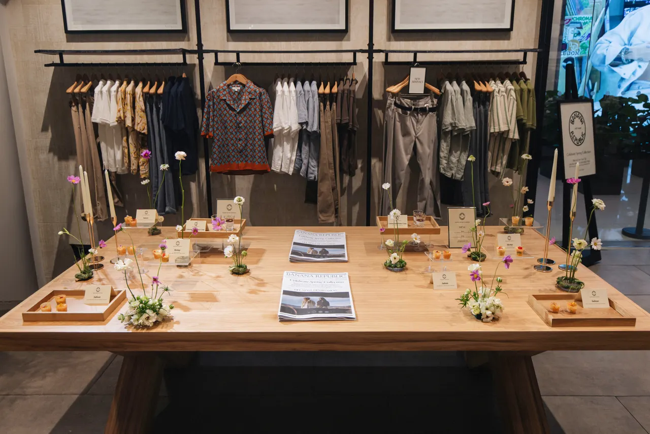 Không gian sự kiện ra mắt BST Xuân 2026 của Banana Republic