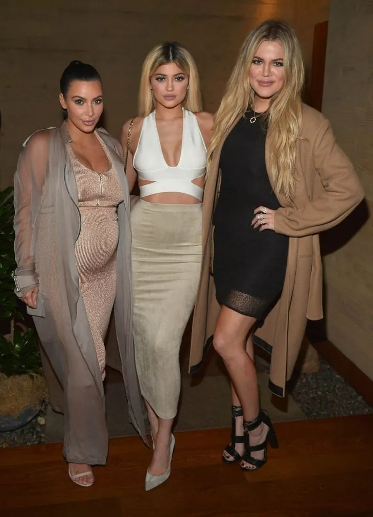 Kylie Jenner úp mở chuyện có thai và giới tính em bé - ELLE Việt Nam