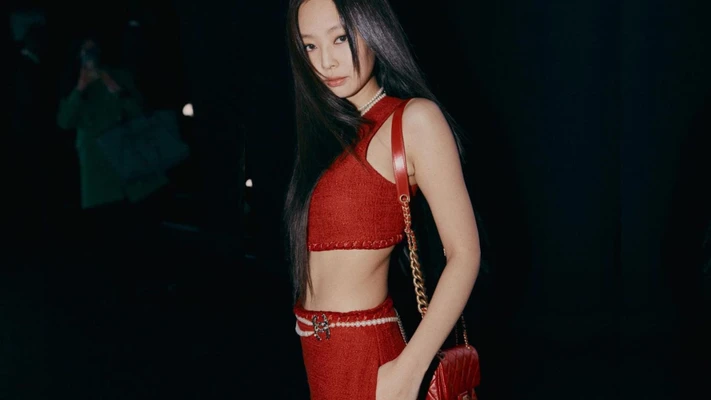 jennie diện thắt lưng độc đáo