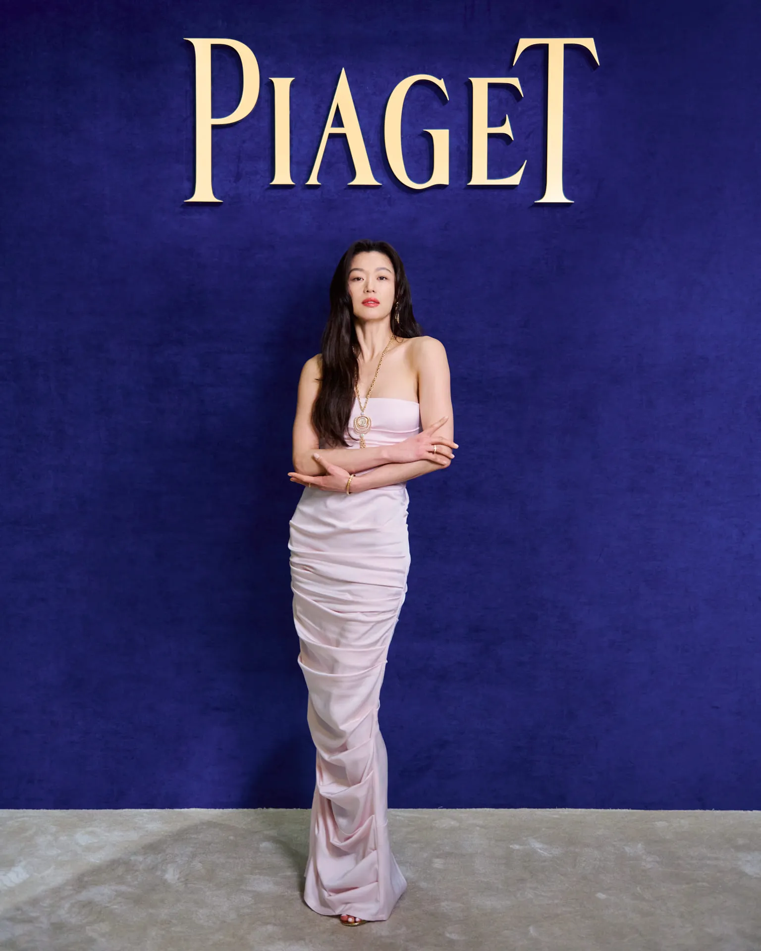 đại sứ Gianna jun Piaget 