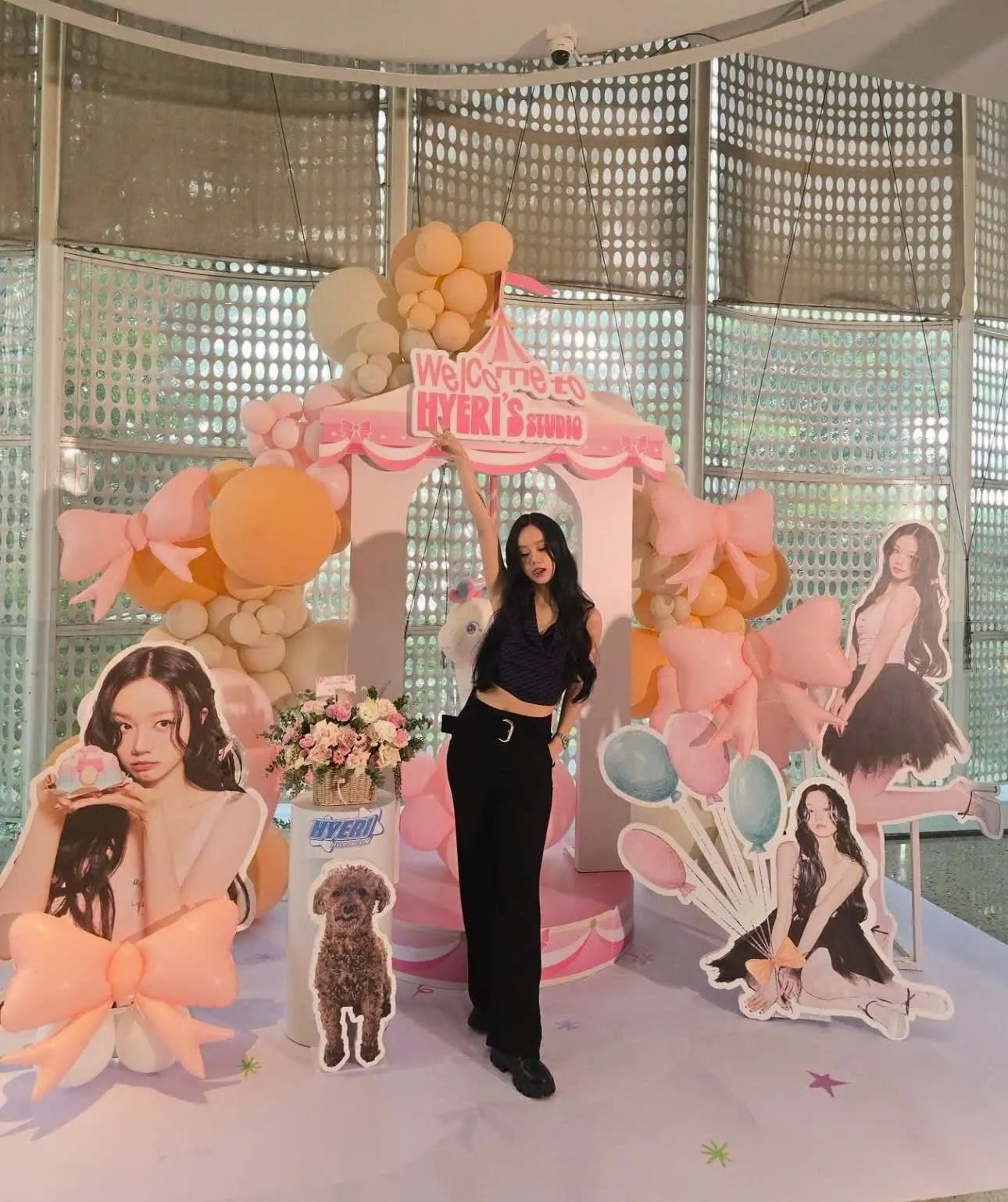 Lee Hyeri diện quần tây 