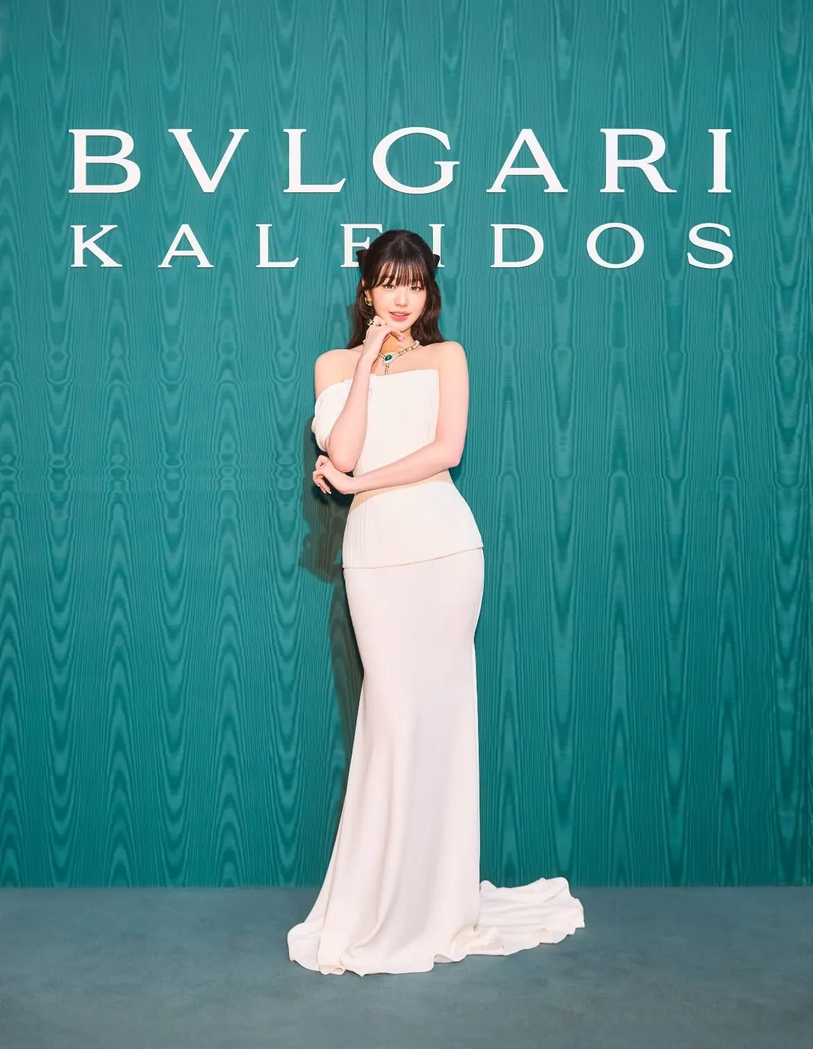 Wonyoung (IVE) diện váy maxi tại triển lãm Bvlgari Kaleidos