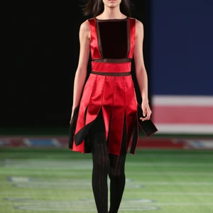 Shu Pei Qin trong BST Tommy Hilfiger Thu 2015