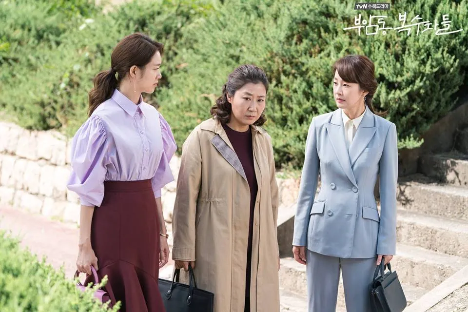 Thời trang trong phim: Câu Lạc Bộ Báo Thù (Avengers Social Club)