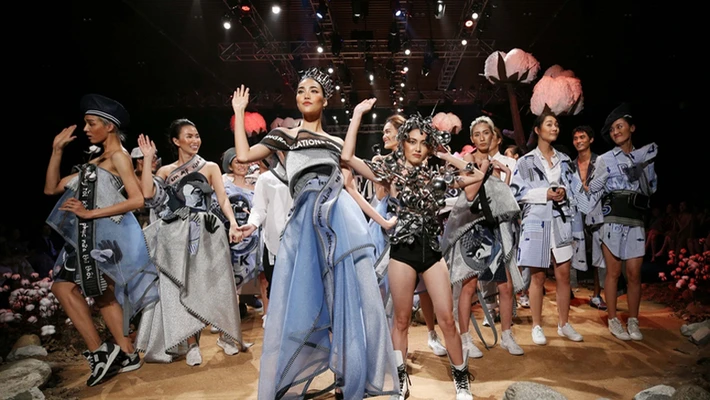các bst ấn tượng nhất elle fashion show qua các năm