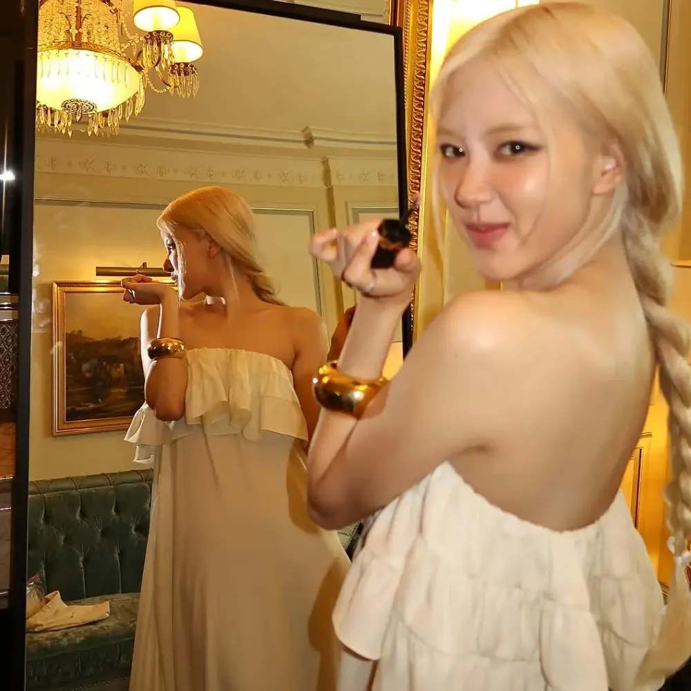 Rosé với mái tóc blone