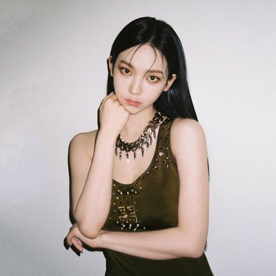 Thiết lập phong cách thời trang như aespa Karina