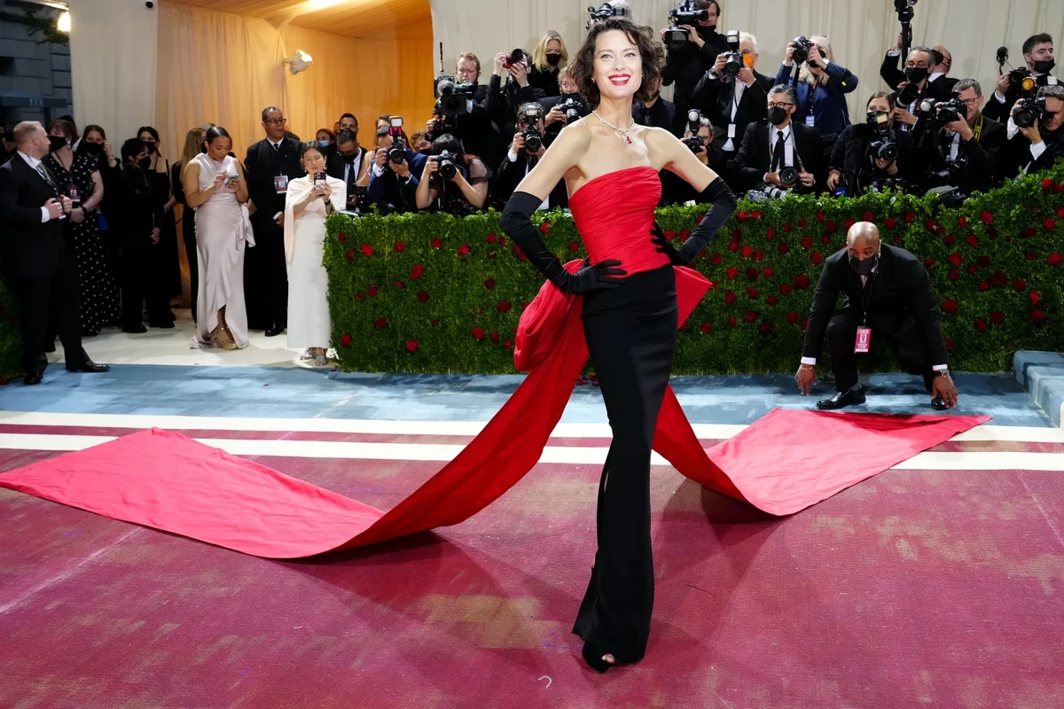 Shalom Harlow tại Met Gala 2022