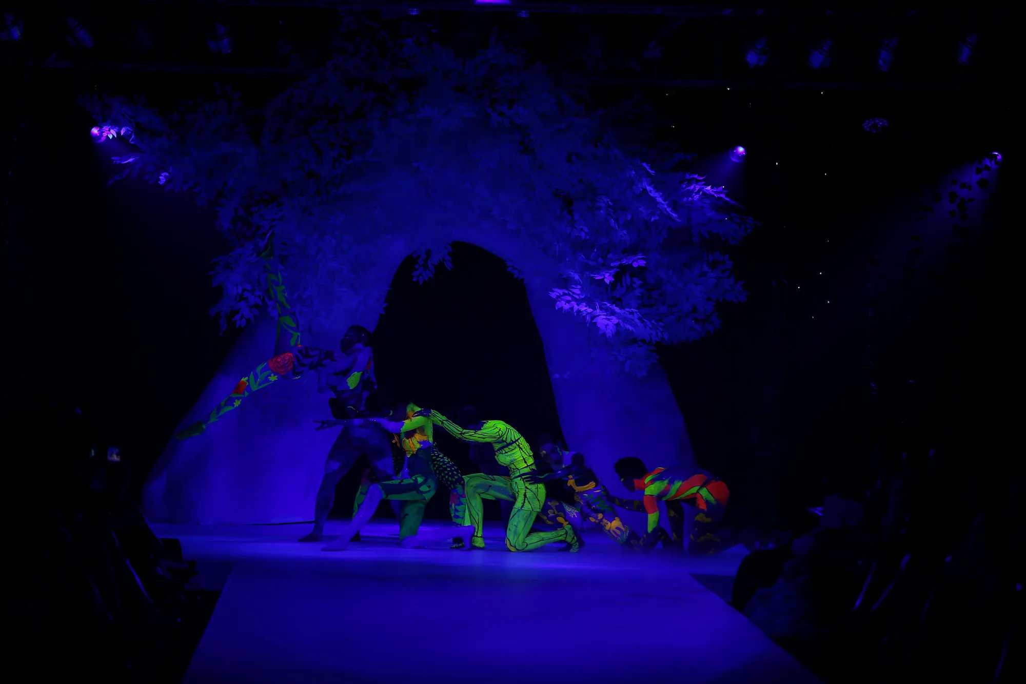 Quỳnh Paris Deja Vu show - elle vietnam 14