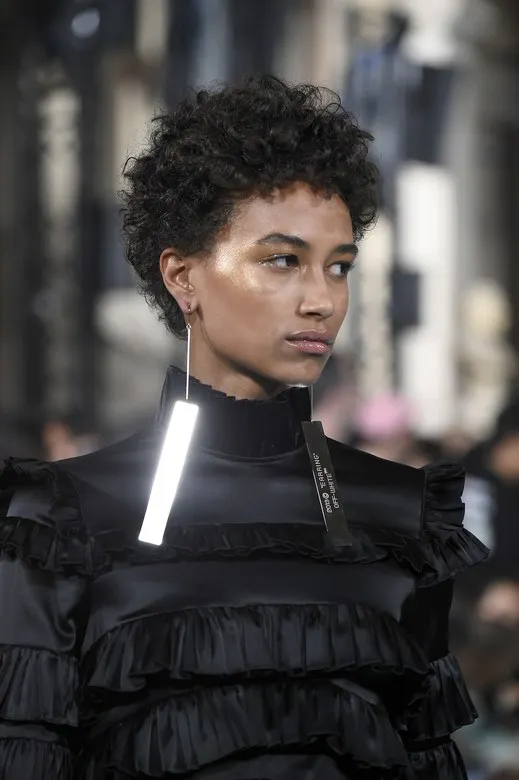 Phong cách làm đẹp độc đáo tại Paris Fashion Week Xuân-Hè 2017 ELLE VN