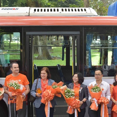 bữa sáng ruy băng trắng
