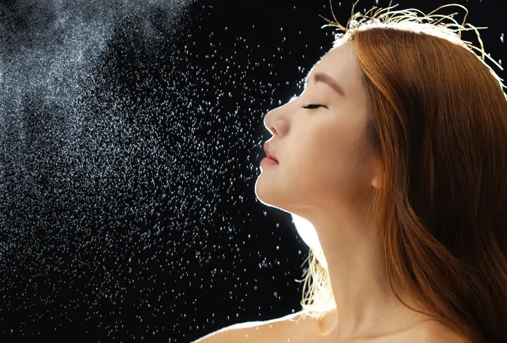 Bạn đã tận dụng nước xịt khoáng với 10 công dụng này chưa? ELLE VN