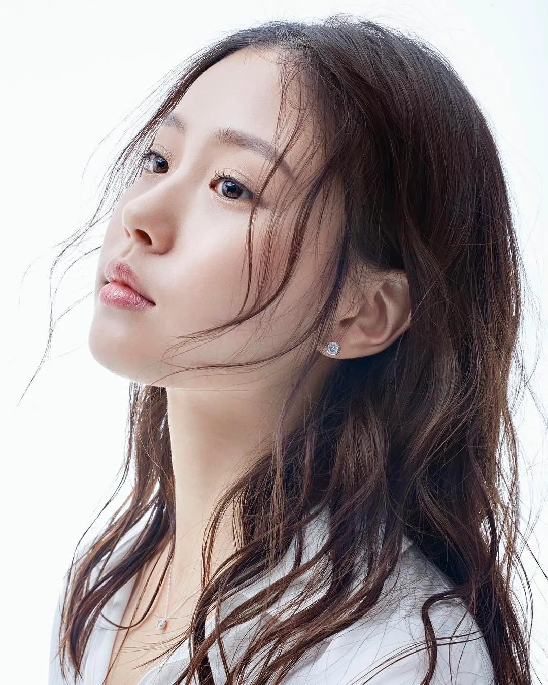 elle-10-su-that-ve-nu-dien-vien-go-min-si (13)