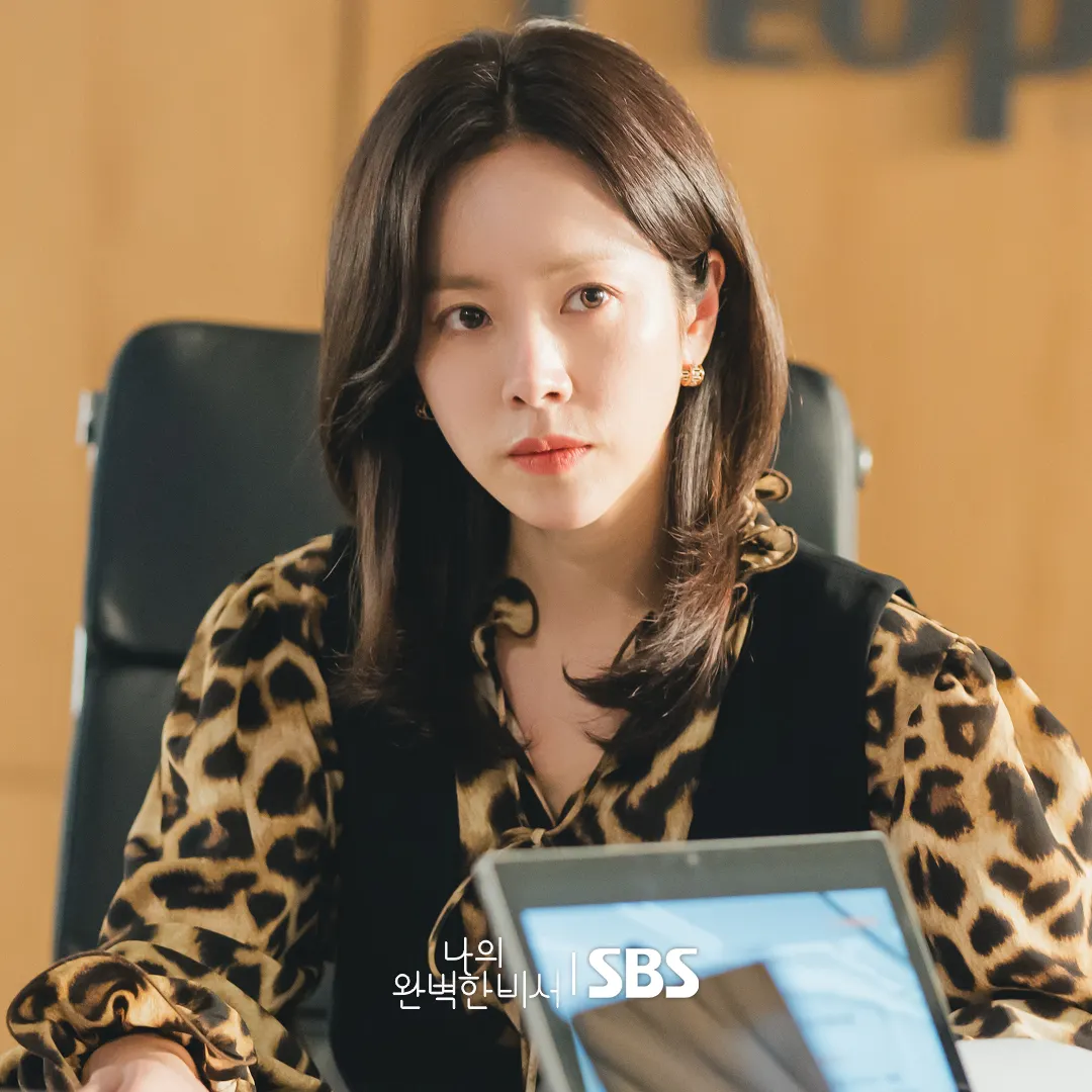 sơ mi da báo trong phim chàng thư ký hoàn hảo