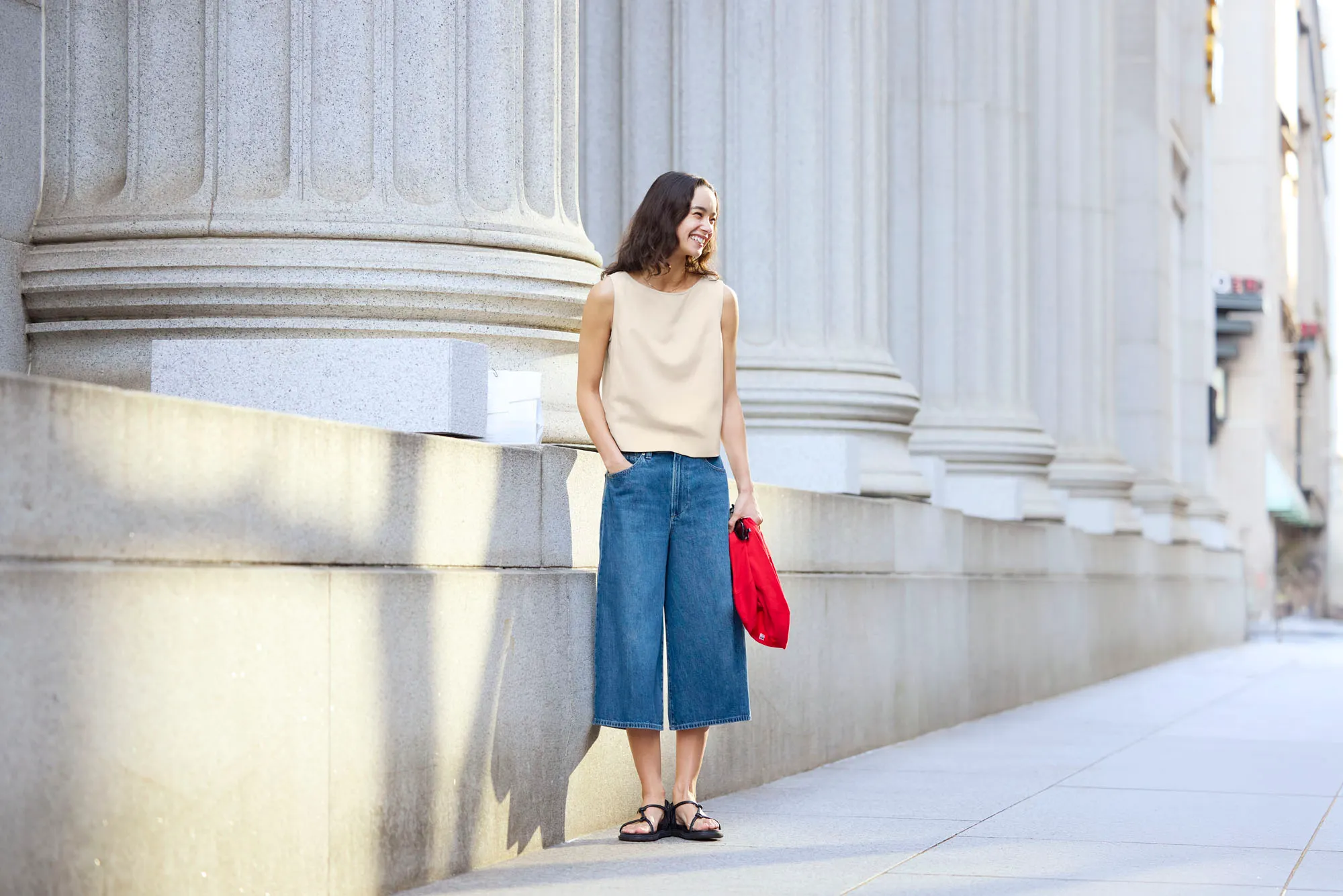 Sự tiết chế trong phom dáng giúp các thiết kế baggy trở nên lịch sự và dễ ứng dụng hơn trong nhiều hoàn cảnh.