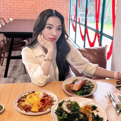 Cô gái ăn Eat Clean