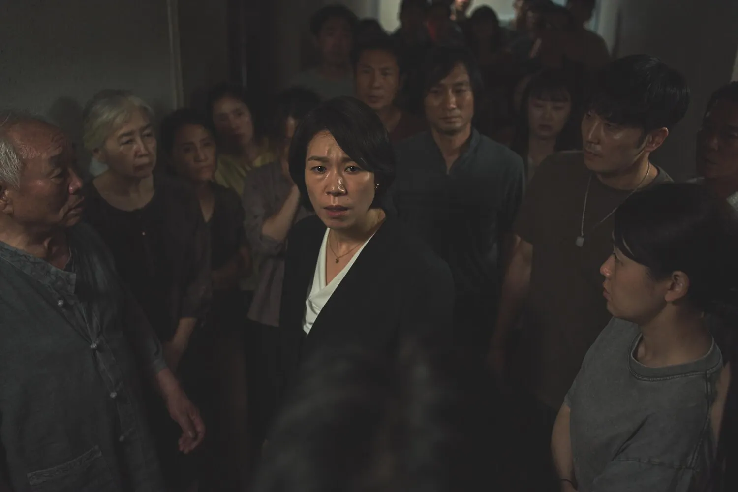 ELLE-84M2-WALL-TO-WALL-REVIEW-PHIM-KANG-HA-NEUL-NETFLIX00003