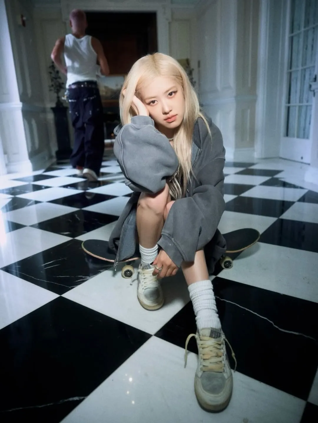 Rose diện sneaker dáng basic 