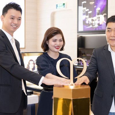 Tối 25/11, nhiều sao Việt đã có mặt tại sự kiện ra mắt sản phẩm kem nền thế hệ mới của Clé de Peau Beauté.