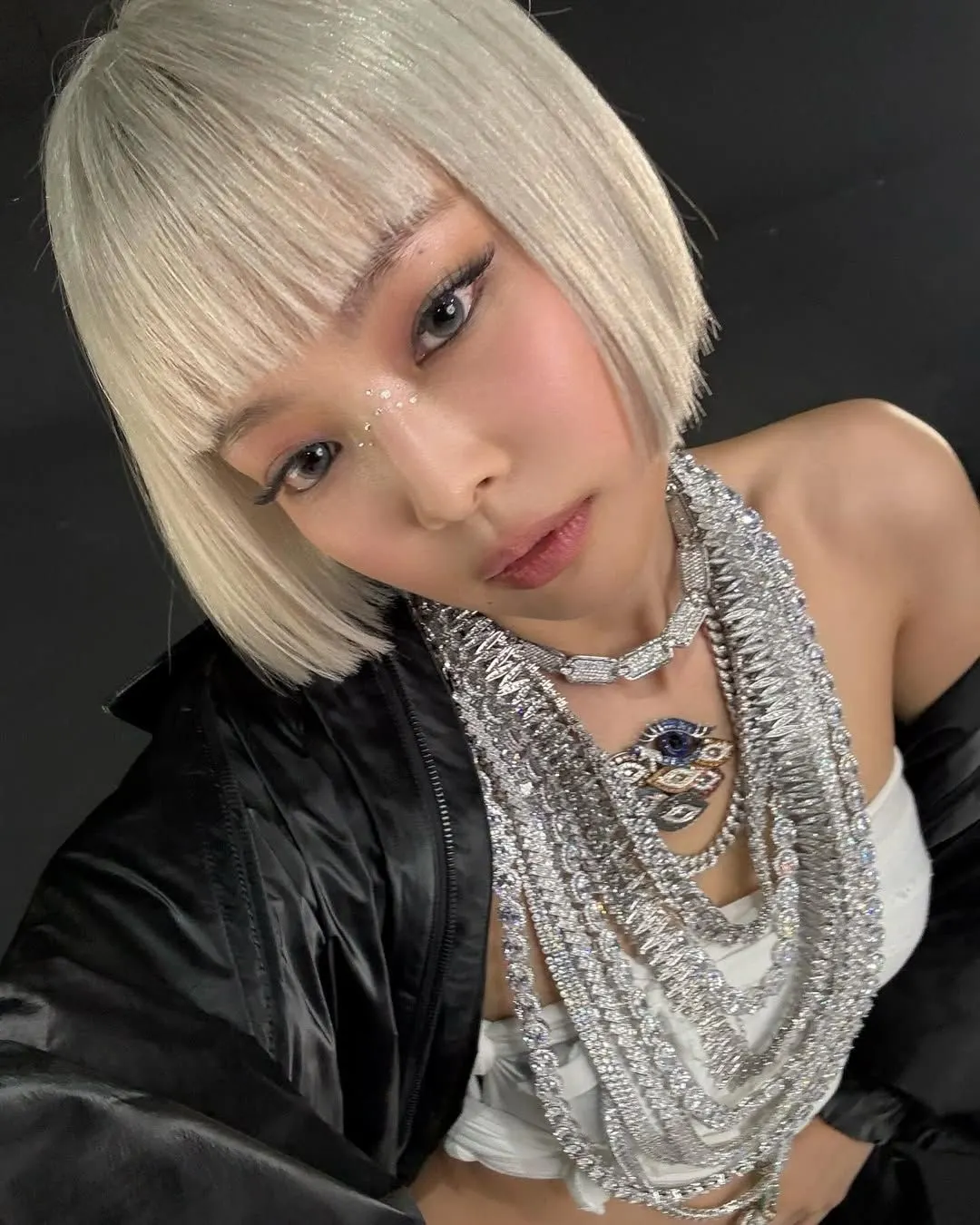 dây chuyền đính đá jennie