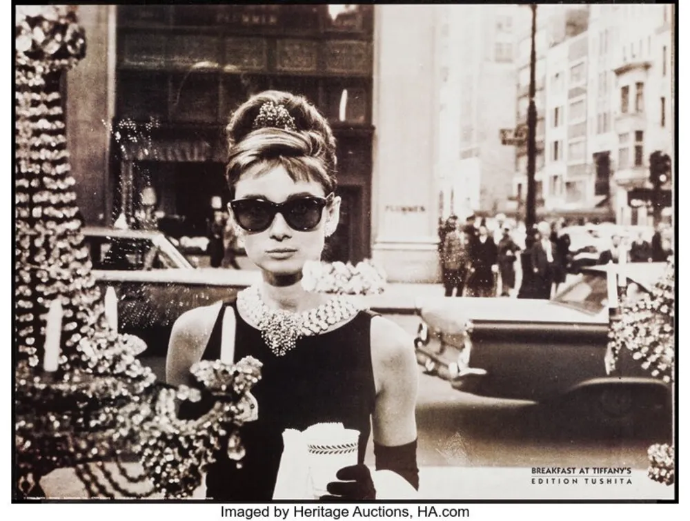 Audrey Hepburn diện kính Ray-Ban 