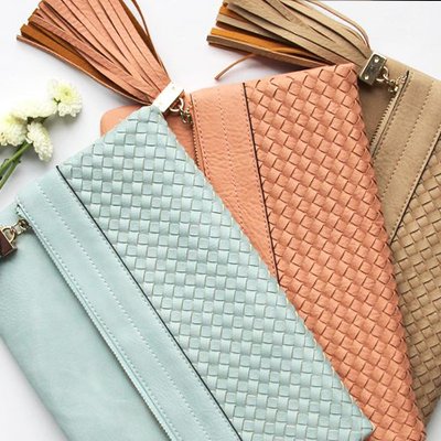 ELLE Horoscope: Clutch cầm tay cho 12 cung hoàng đạo (4/11 – 10/11)