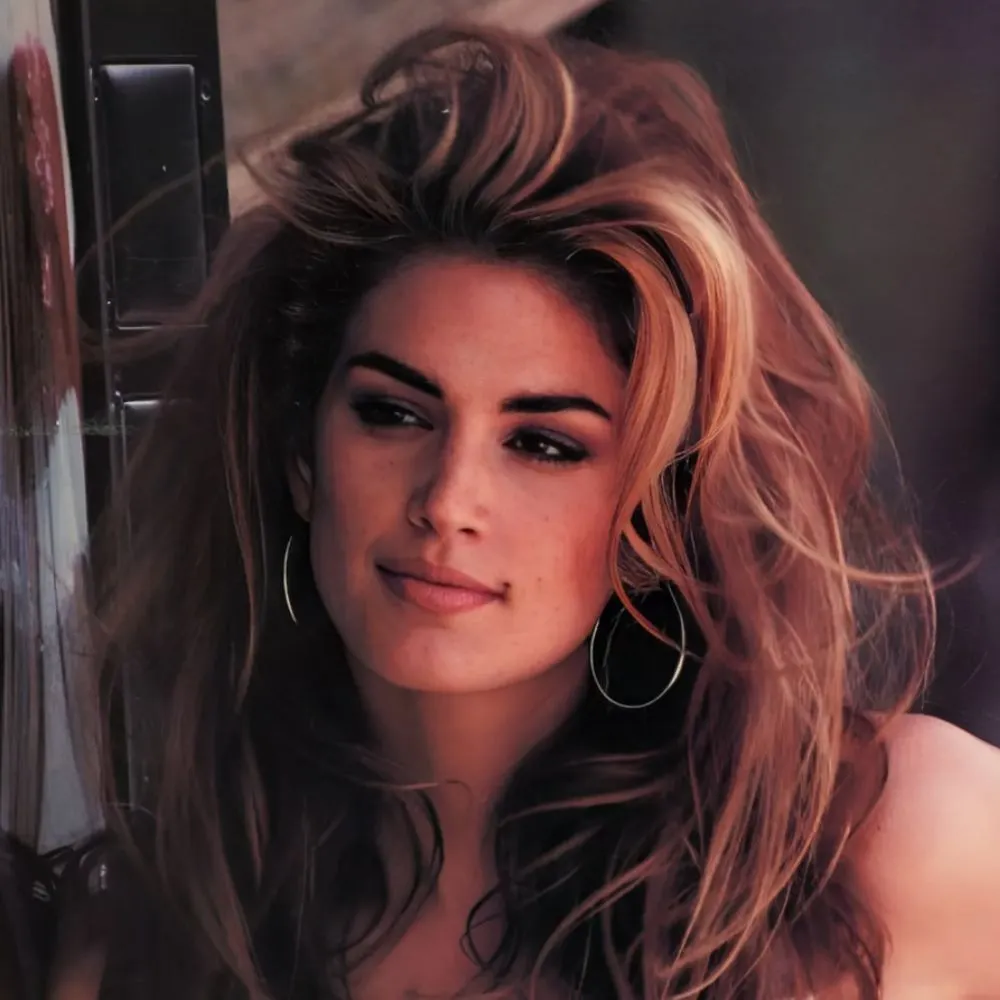Cindy Crawford trong kiểu tóc Bombshell kinh điển