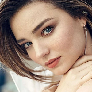 Miranda Kerr - Người phụ nữ đẹp có trái tim lớn