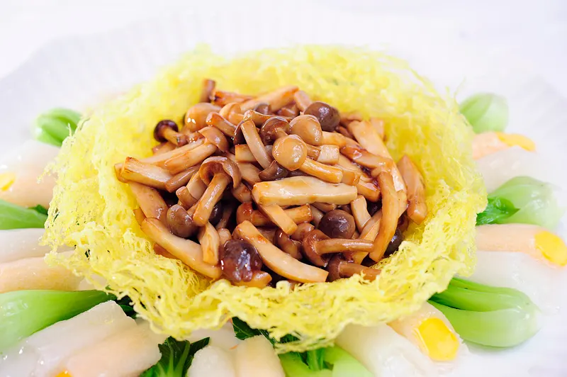 Cải xanh xào nấm thập cẩm
