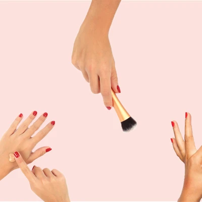 Sự khác biệt giữa những cách trang điểm kem nền bằng cọ, mút và ngón tay