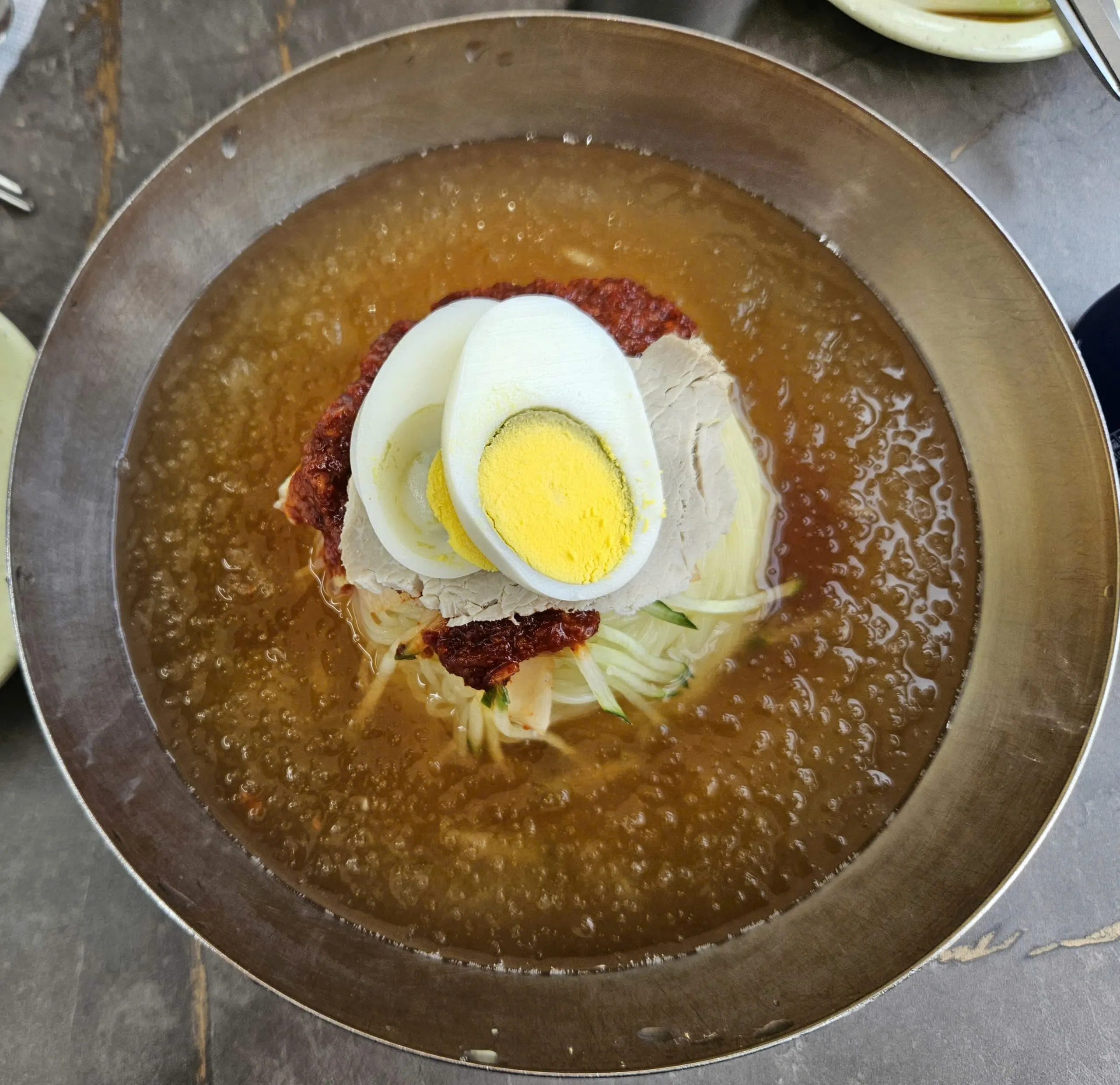 Mì lạnh milmyeon ở Busan.