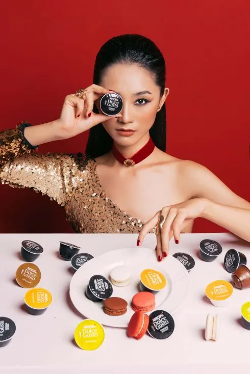 Cô gái nổi loạn và viên nén sắc màu