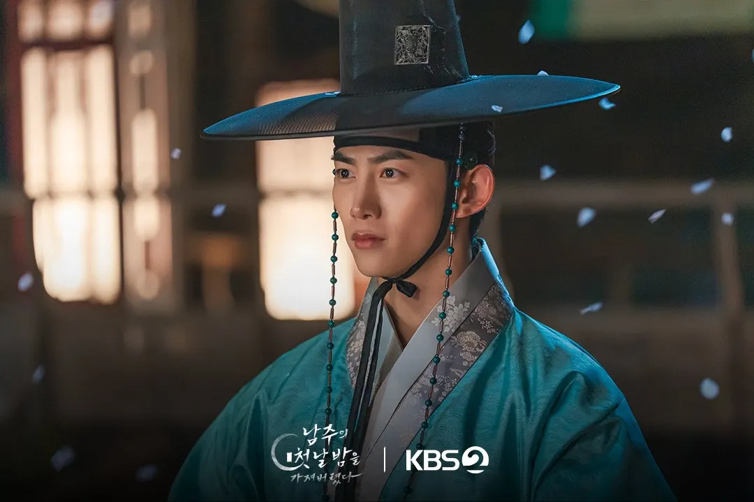 elle-the-first-night-with-the-duke-review-2025 (6)