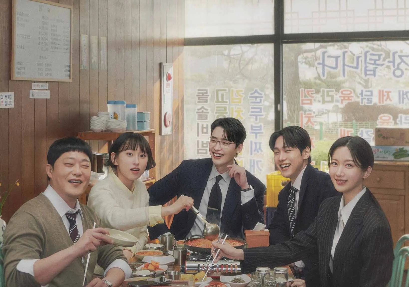 Phim Hàn phố luật seocho (law and the city) poster đầy đủ 5 nhân vật trong đó có lee jong suk và moon ga young