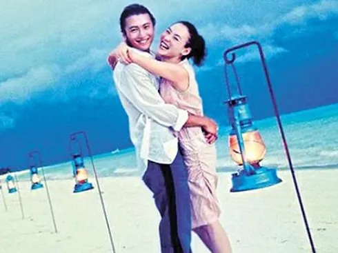 Nụ cười tươi tắn gần như duy nhất của Tạ Đình Phong là khi ở bên Trương Bá Chi