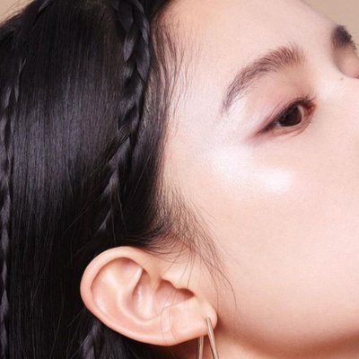 Trương Tịnh Nghi da sáng bóng - điện di