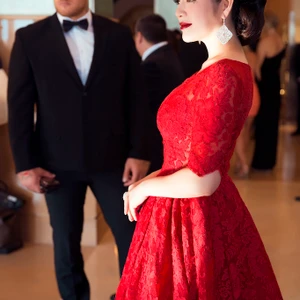 Lý Nhã Kỳ nổi bật với sắc đỏ cổ điển tại Cannes 2016 21