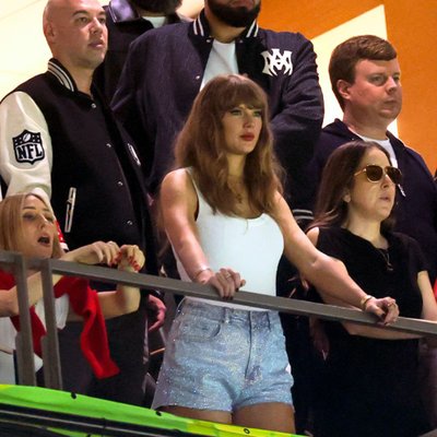Taylor Swift xem biểu diễn super bowl