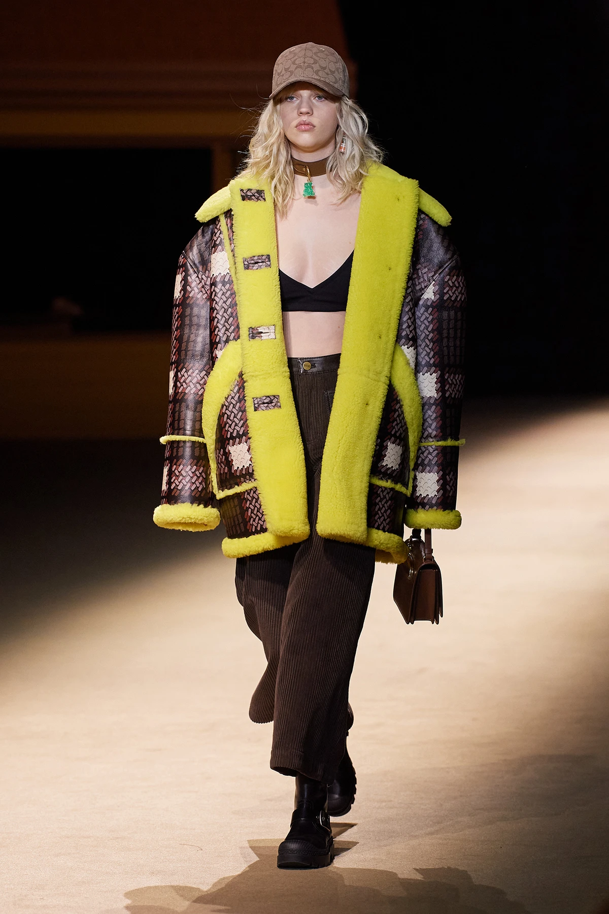 Coach Thu-Đông 2022 look 15