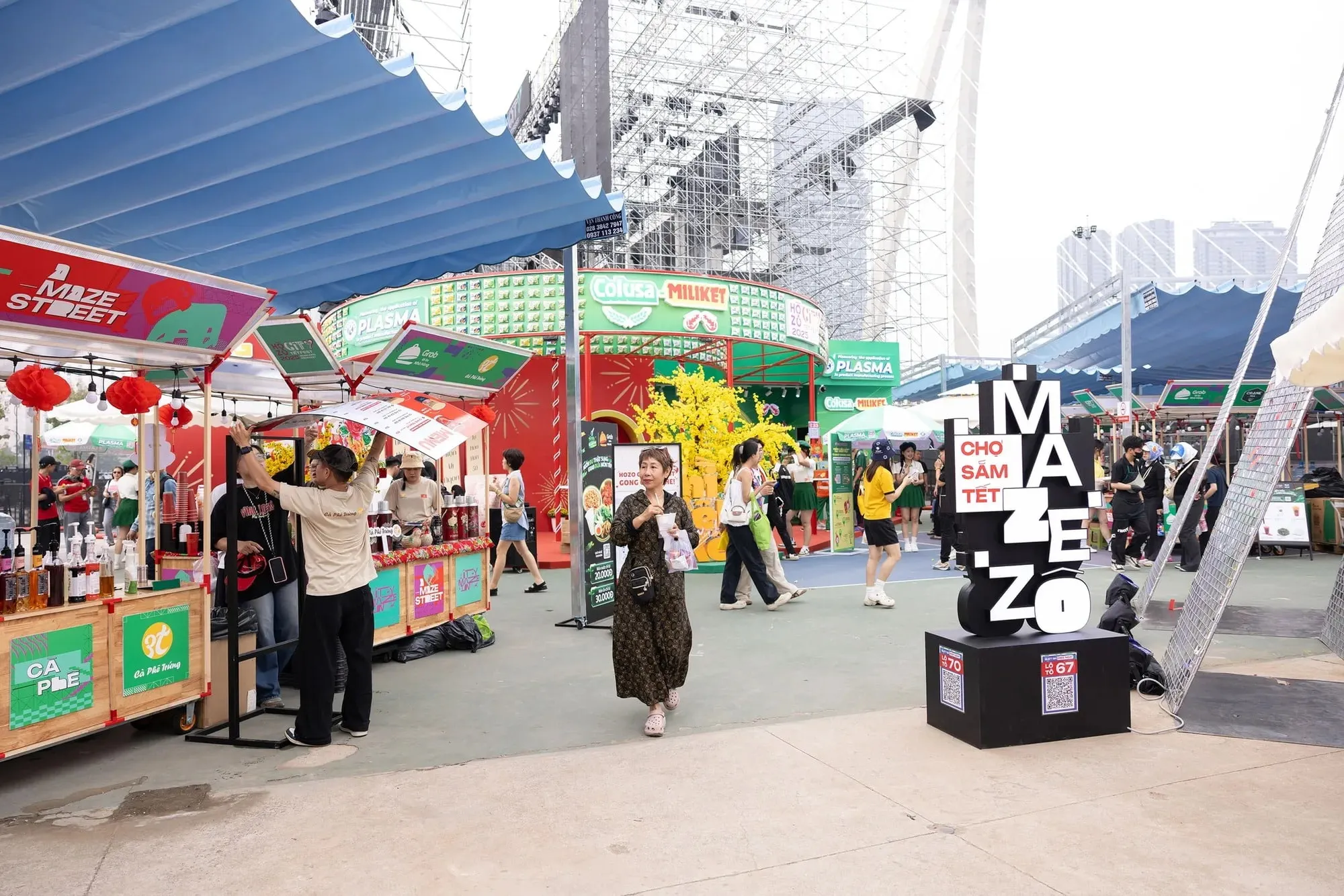 Khu ẩm thực đường phố A-Maze Street tại Hozo City Tết Fest 2025.