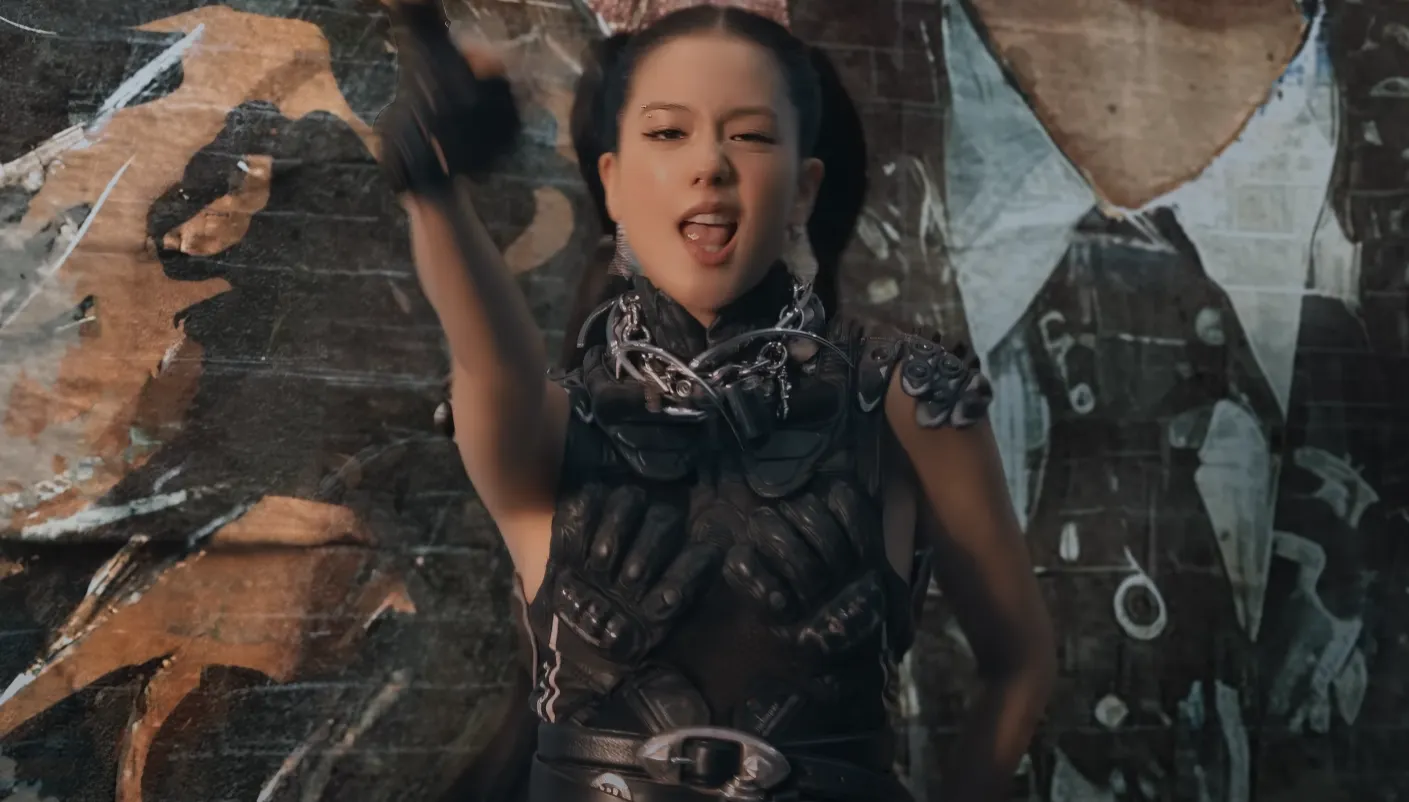 Jisoo thời trang BLACKPINK trong “Jump” 