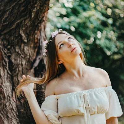 cô gái mặc đầm trắng tử vi ngày 6/12/2025