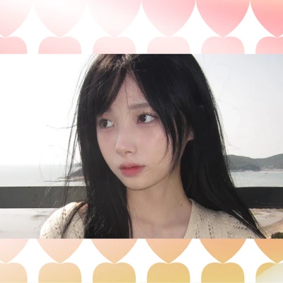 cô gái để tóc mái xéo với đôi mắt long lanh