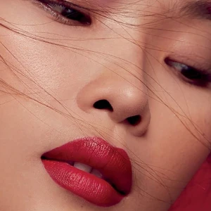 son môi đỏ quyến rũ