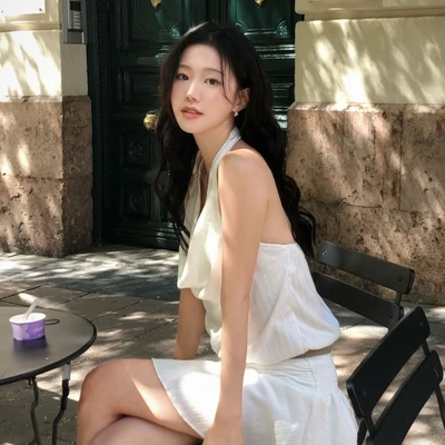 cô gái với làn da mượt mà